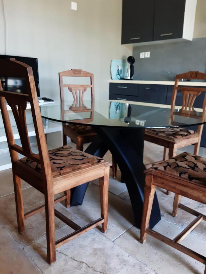 Au Pays Du Ventoux Bed & Breakfast เลอ ตอร์ ภายนอก รูปภาพ